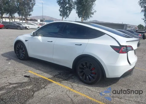 2023 Tesla Model Y Performance Dual Motor All-Wheel Drive z USA, uszkodzony, nr VIN 7SAYGDEF4PF753774